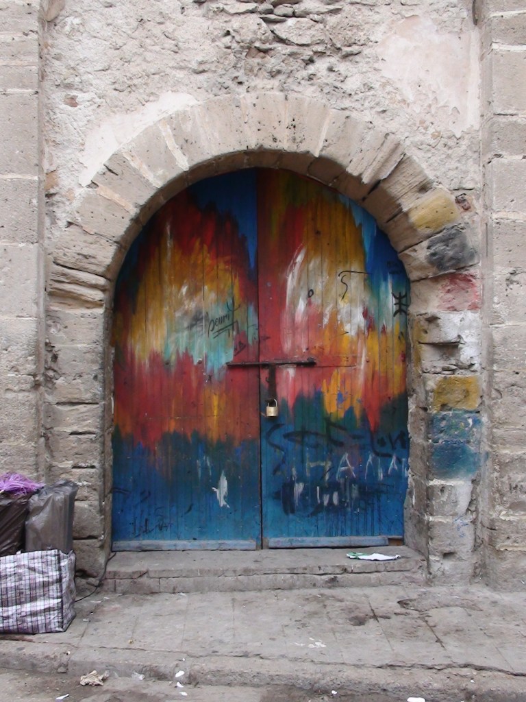 Qu'y a t-il derrière cette porte?